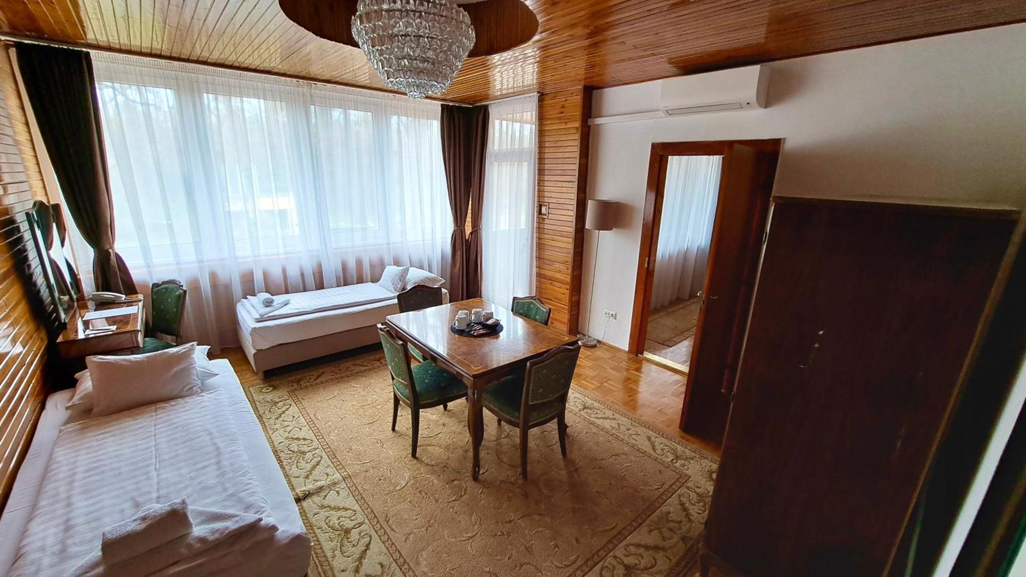 Ozoon Hotel Nyíregyháza Exteriör bild